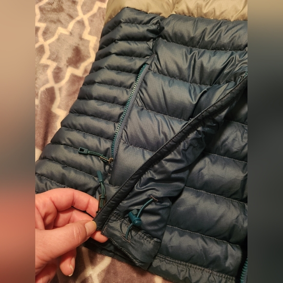 ❄️PATAGONIA❄️Women's Down Sweater Vest, Dark Borealis Green, Large NWT - Picture 10 of 13